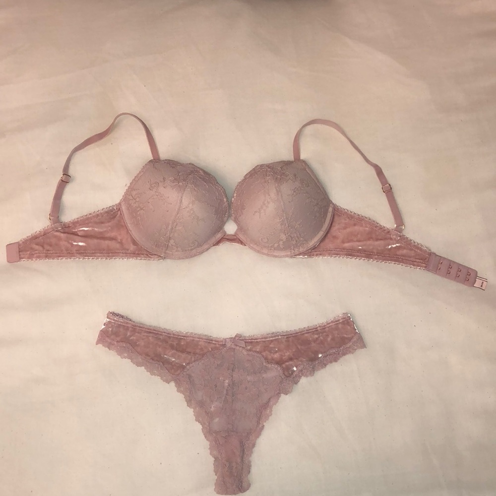 Light pink velvet push up bra || Victoria’s Secret